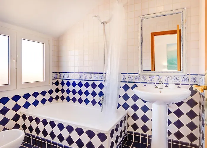 Palm House קורלחו