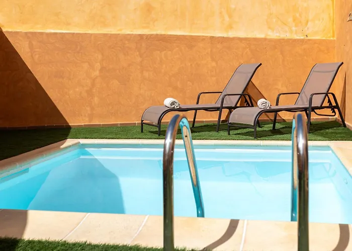 Palm House קורלחו